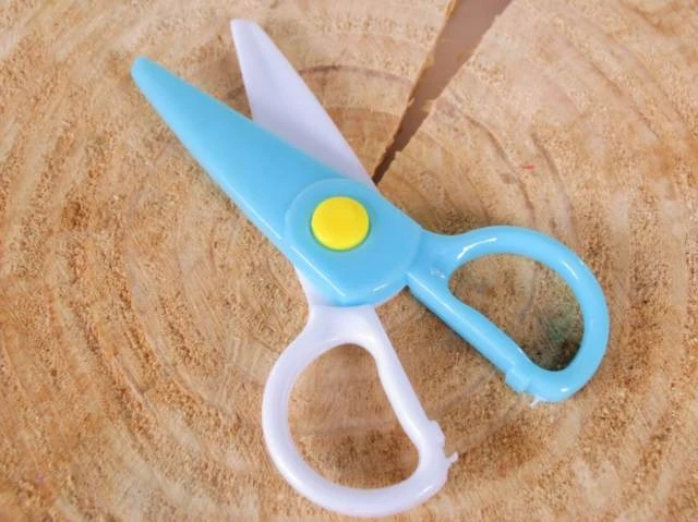 Bez Marki Plastikinės vaikiškos žirklės 12 cm