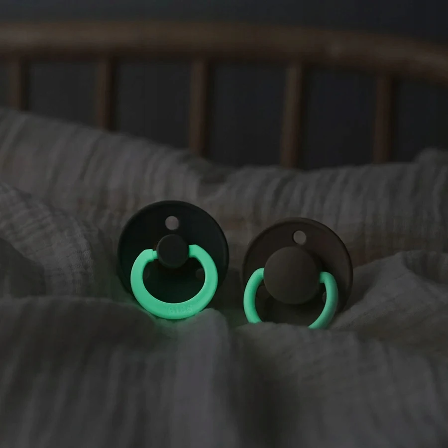 BIBS COLOR GLOW čiulptukas kūdikiui 2 vnt. GUMINIS 18m+ NAKTĮ SVĖTINANTIS