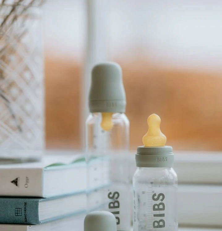 BIBS stiklinis buteliukas nuo dieglių 225 ml (Sage) pilnas komplektas