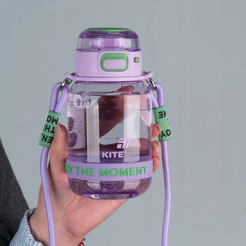 Bidonas vandeniui Kite 700ml su dirželiu, violetinis
