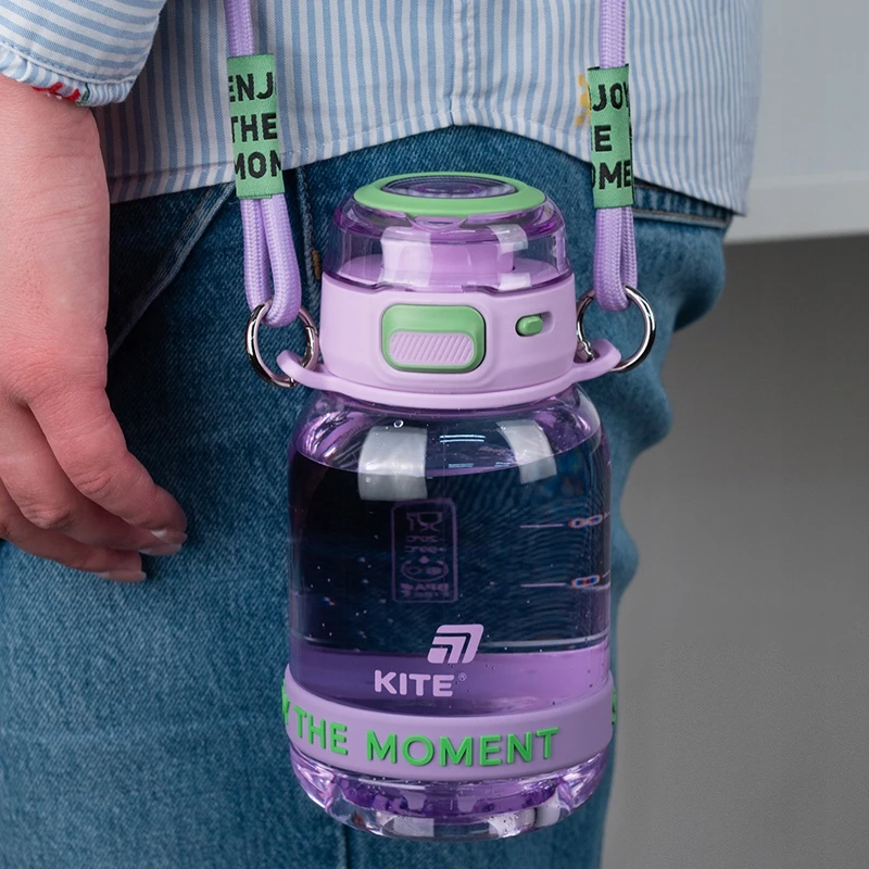 Bidonas vandeniui Kite 700ml su dirželiu, violetinis
