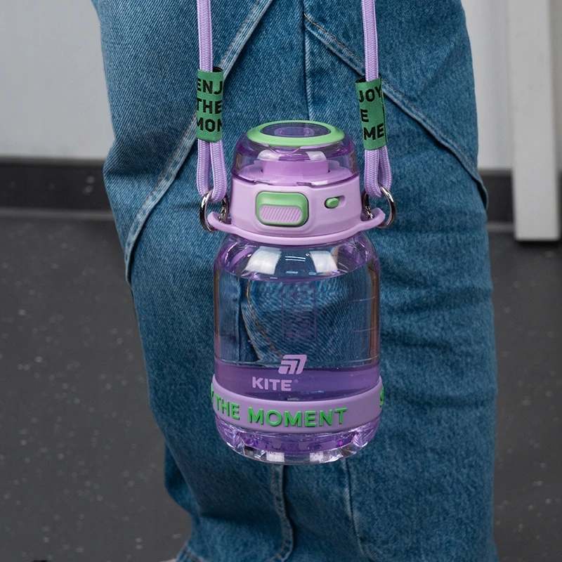 Bidonas vandeniui Kite 700ml su dirželiu, violetinis
