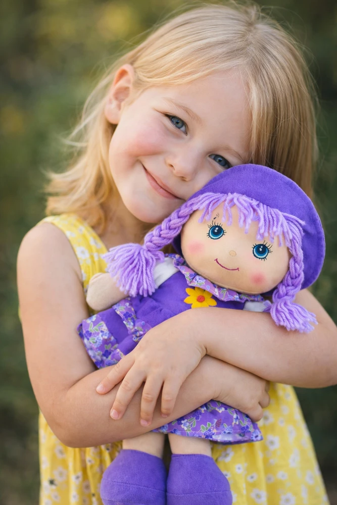 Bigtoys SKUDURINĖ LĖLĖ SU SUKNELE IR KEPURE 35cm