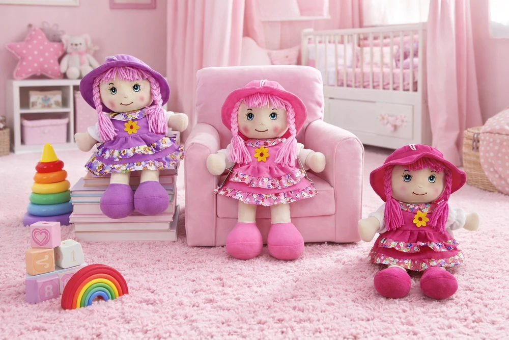 Bigtoys SKUDURINĖ LĖLĖ SU SUKNELE IR KEPURE 35cm
