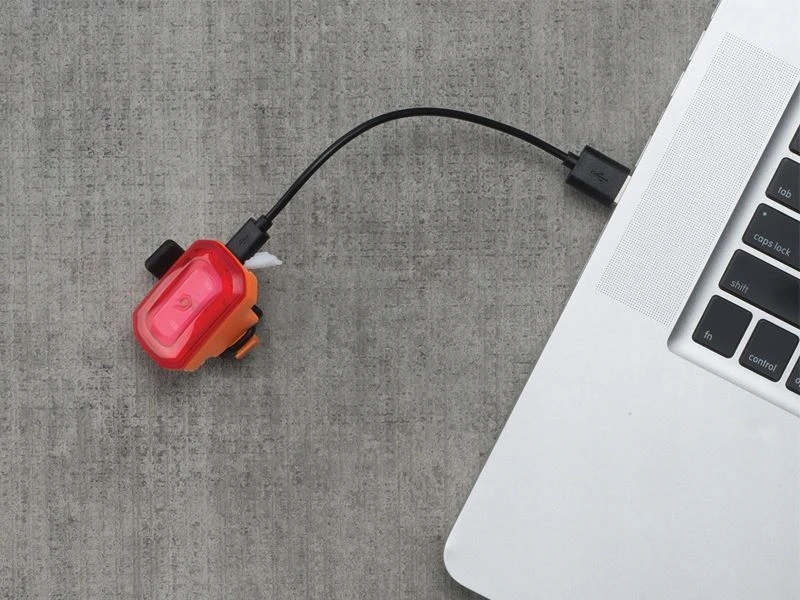 Blackburn Central Blackburn Click USB galinis žibintas 20 liumenų raudonas (BBN-7074703)