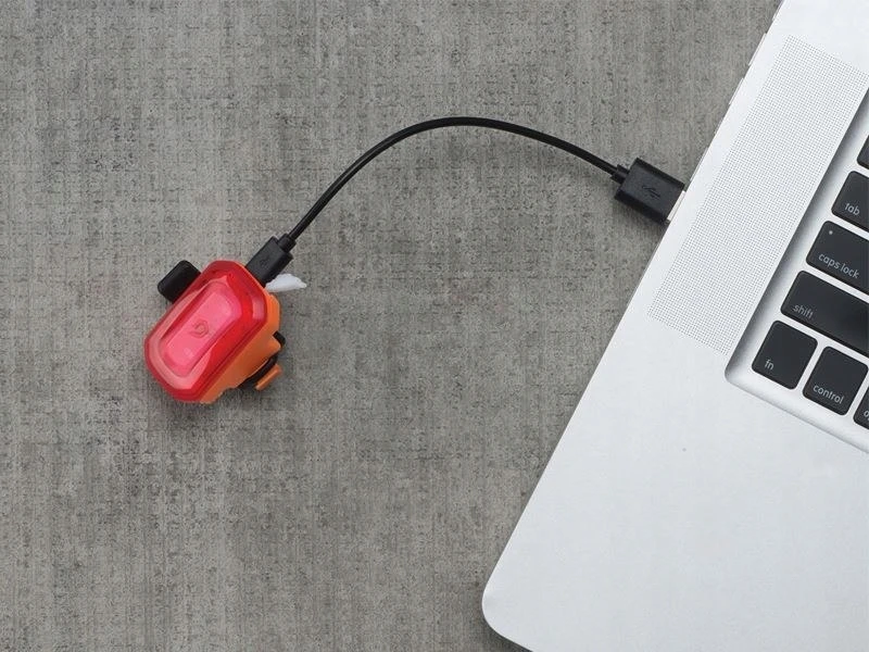 Blackburn Central Blackburn Click USB galinis žibintas 20 liumenų raudonas (BBN-7074703)