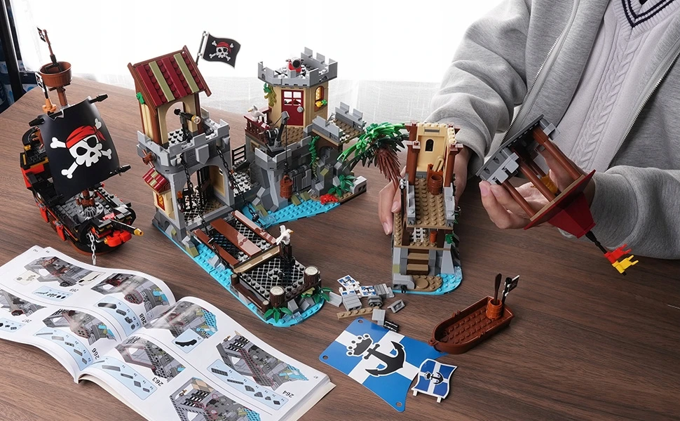 BLOKŲ VIDURAMŽIŲ PIRATŲ PILIS UOSTAS 1502 EL. VAIKAMS 8+