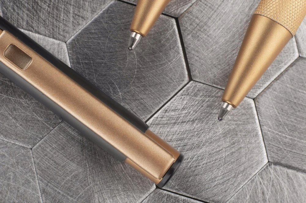 Blue Collection Elegantiškas metalinis rašiklis Vite, grafito spalvos, su auksine apdaila ir mėlynu rašalu