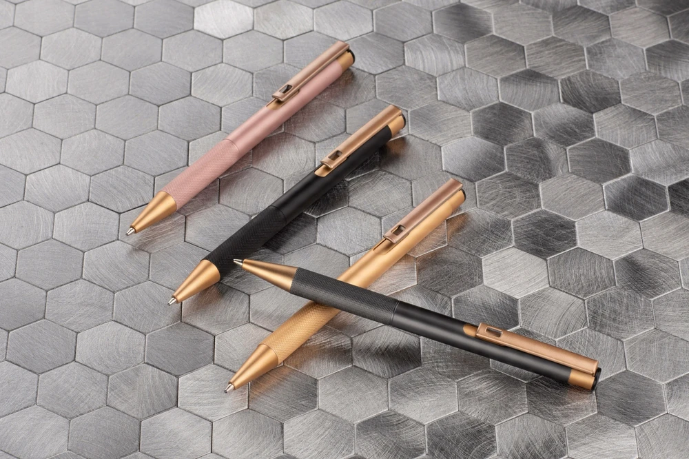 Blue Collection Elegantiškas metalinis rašiklis Vite, grafito spalvos, su auksine apdaila ir mėlynu rašalu