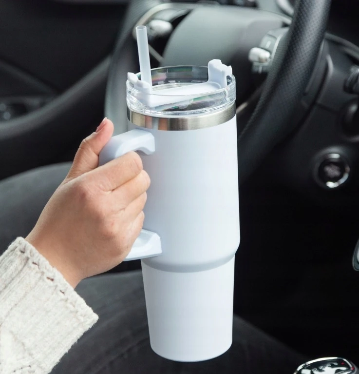 Altom Design Termopuodelis su šiaudeliais, nerūdijantis plienas, skirtas Altom automobiliui, 880ml Mėlyna