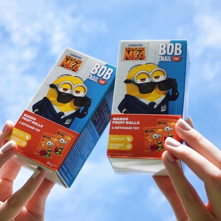 Bob Snail Eat&Fun sveikų vaisių užkandis 2 x 20 g + MINIONS RAKTAUKAS