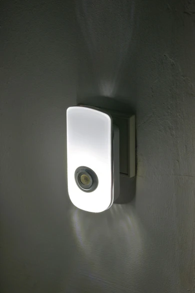 Brennenstuhl LAMPKA BEZPIECZEŃSTWA LED DO GNIAZDKA Z CZUJNIKIEM 2W1 AKUMULATOROWA NOCNA