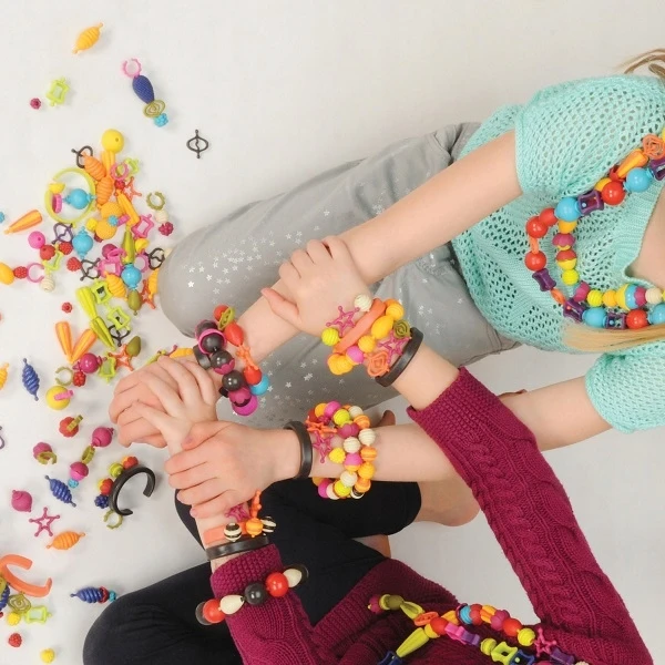 B.TOYS BEADS PAPUOŠALŲ GAMYBOS RINKINYS 150 vnt.