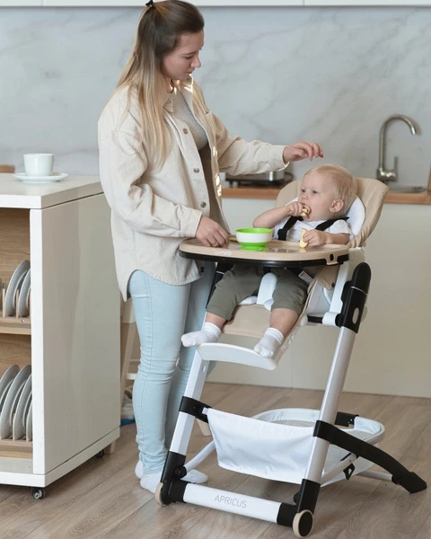 Carrello SUlenkiama MAITINIMO KĖDĖ VAIKŲ SĖDYTEI, REGULIUOJAMAS DĖKLAS, RATAI