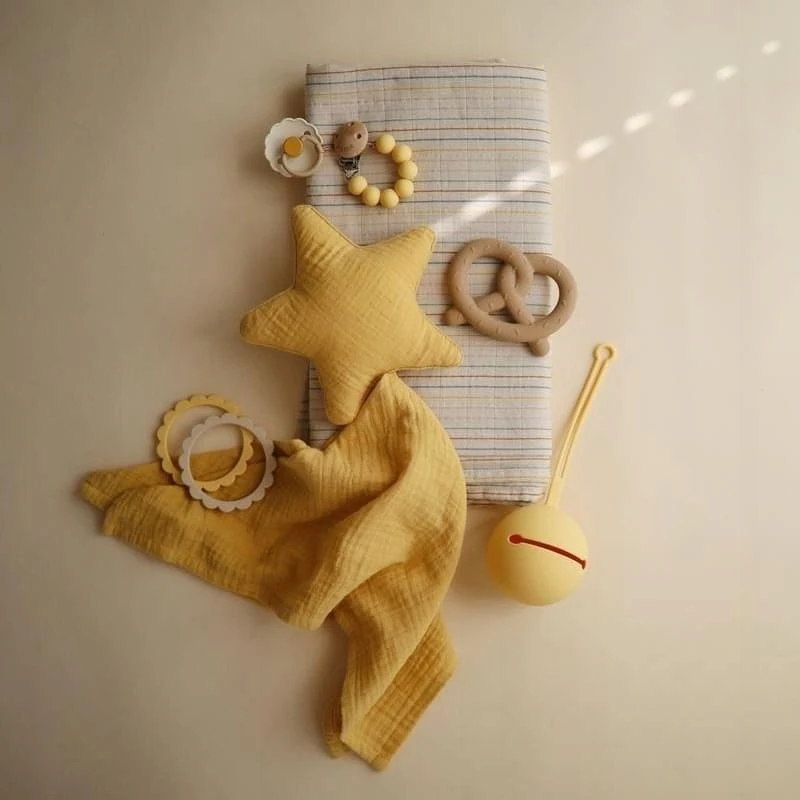 Čiulptuko dėklas Mushie, geltonas