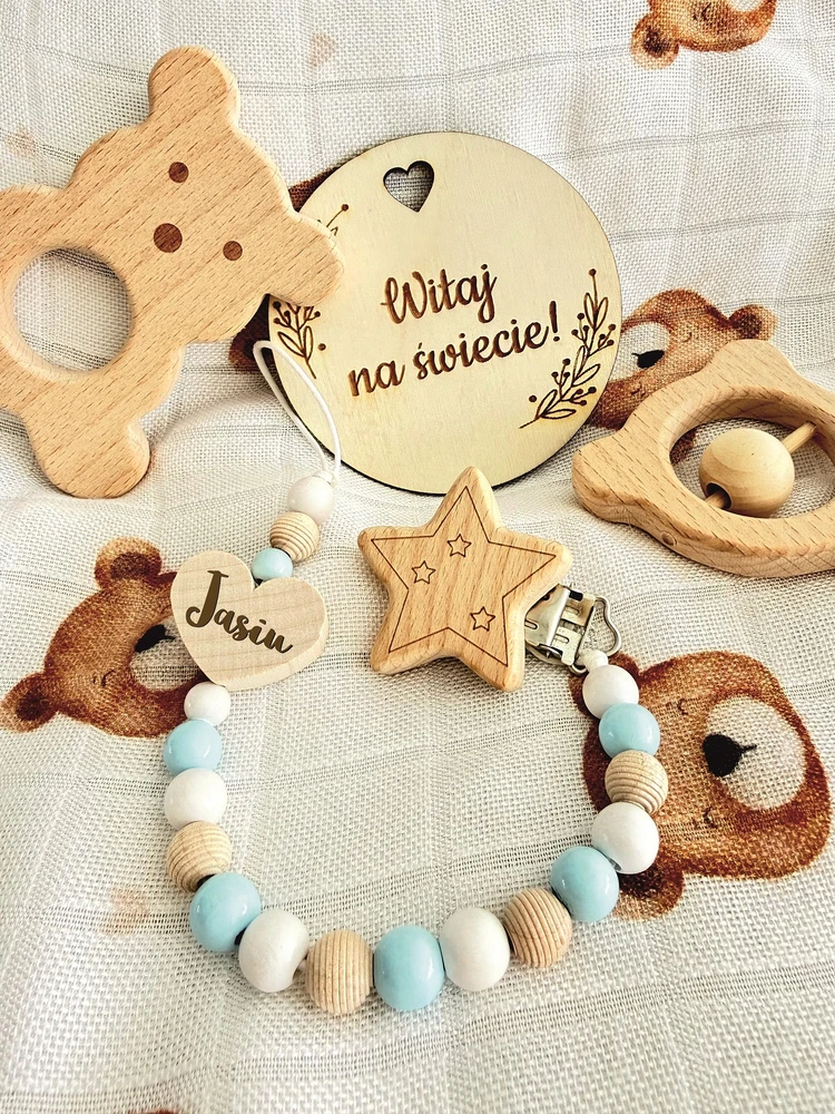 Čiulptuko pakabukas su pavadinimu, graviruotas medis, Meškiukas, personalizavimas
