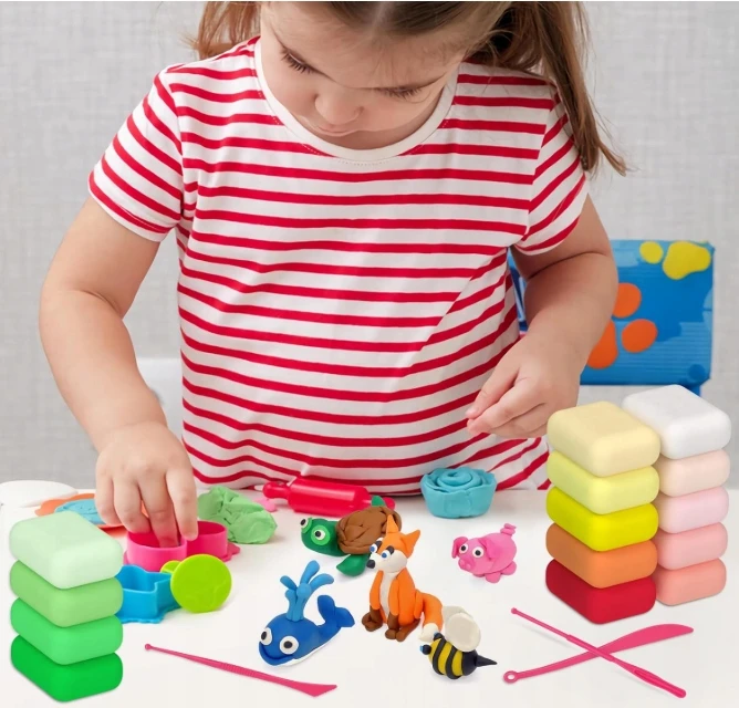 ClayDoll Super Light Clay PUTOLŲ RINKINYS 24 vnt. + PRIEDAI + MAGIC lagaminas PLASTIKOS PASTA