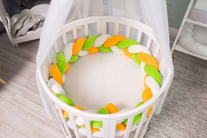 ComfortBaby Ochraniacz do łóżeczka WARKOCZ WELUR 240 cm ŁÓŻECZKO 7w1 žalia balta