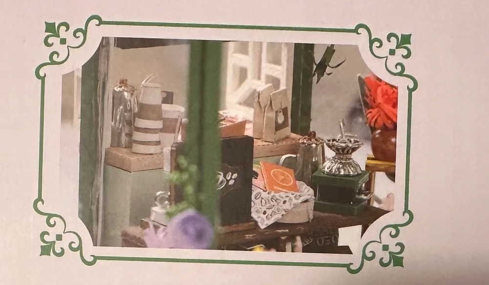 Craft Co MINIATŪRINIS MEDINIS ŠILTNAMIUS KAVININIS NAMAS SU LED APŠVIETIMO