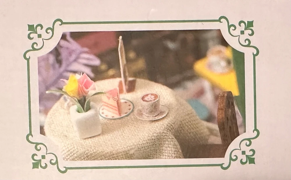 Craft Co MINIATŪRINIS MEDINIS ŠILTNAMIUS KAVININIS NAMAS SU LED APŠVIETIMO