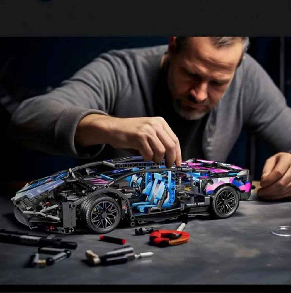 CYBERPUNK KONSTRUKCIJOS BLAKAI SUPER LENKTYNINĖMS AUTOMOBILIUI PASTATYTI