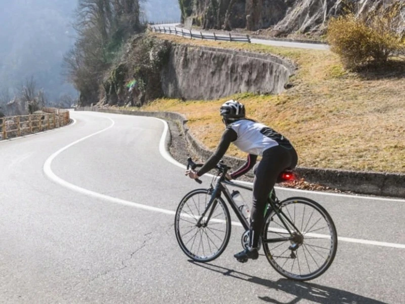 Cycplus L7 Tylna lampka rowerowa su radarem