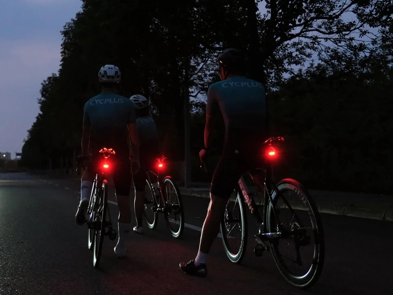Cycplus L7 Tylna lampka rowerowa su radarem