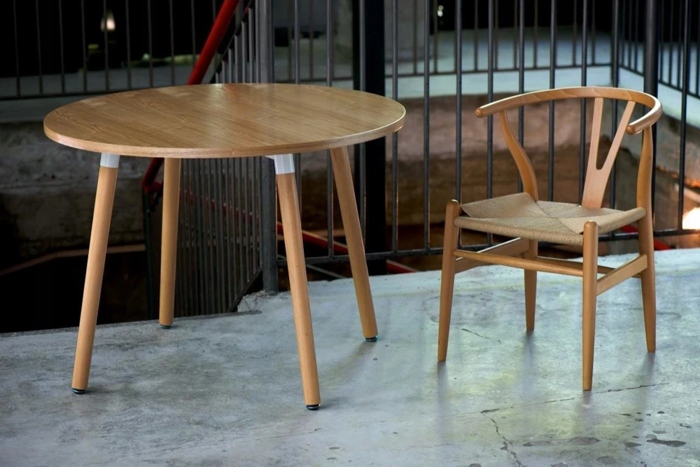 D2.DESIGN Natūrali rotango kėdė, įkvėpta „Wishbone“ dizaino