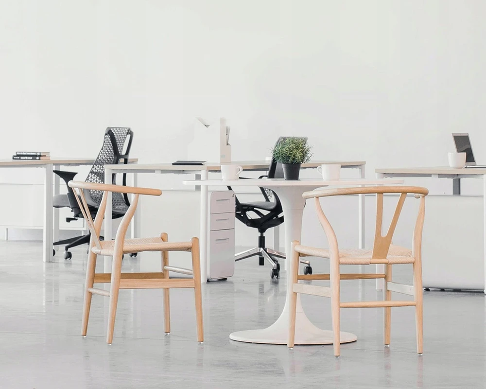 D2.DESIGN Natūrali rotango kėdė, įkvėpta „Wishbone“ dizaino