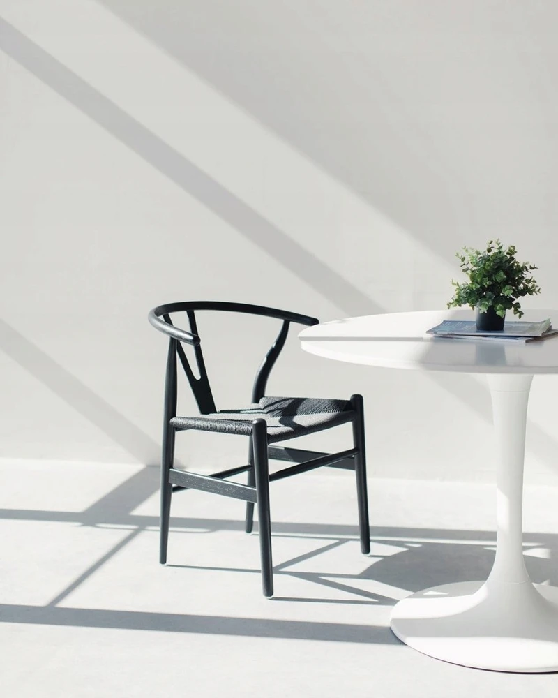 D2.DESIGN Kėdė Wicker Juoda, juoda, įkvėpta Wishbone