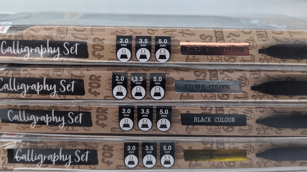 Decotime Kaligrafijos markeriai 12 vnt. 4 spalvos, 3 dydžiai