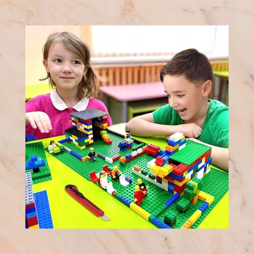 Didelė GELTONA CONSTRUCTION PLATE CLASSIC CITY kaladėlės 32x32 žaislų stovas