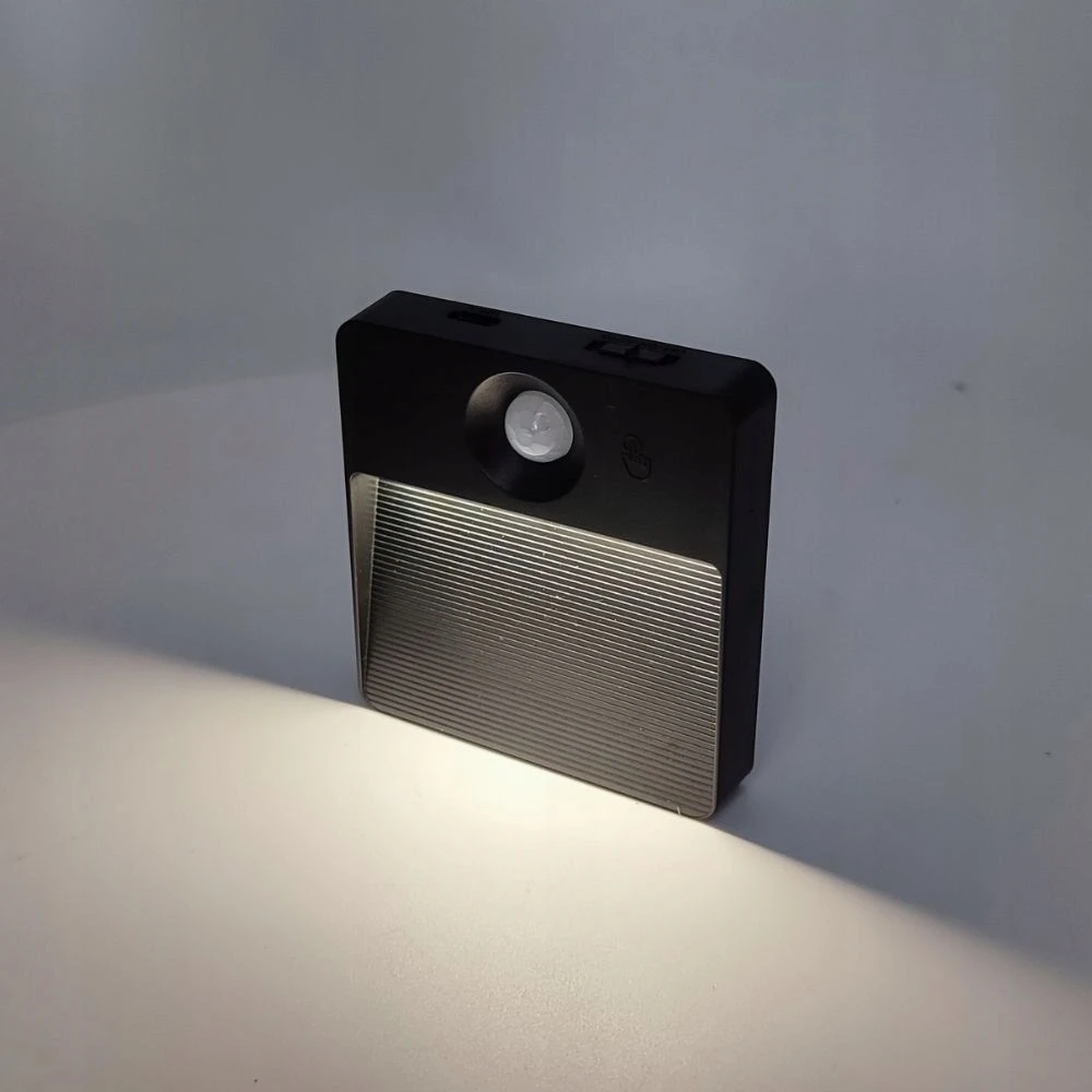 Dioled LED laiptų lempa, keičiama spalva, sutemų judesio jutiklis + NEMOKAMAS USB laidas