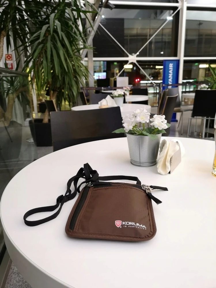 Discreet Neck Passport Card RFID Anti-Theft Neperšlampamas | Koruma