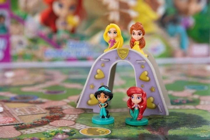 Cartamundi DISNEY BIG GRAŽUS NUOTYKIŲ STO ŽAIDIMAS VAIKAMS 4 gražios figūrėlės