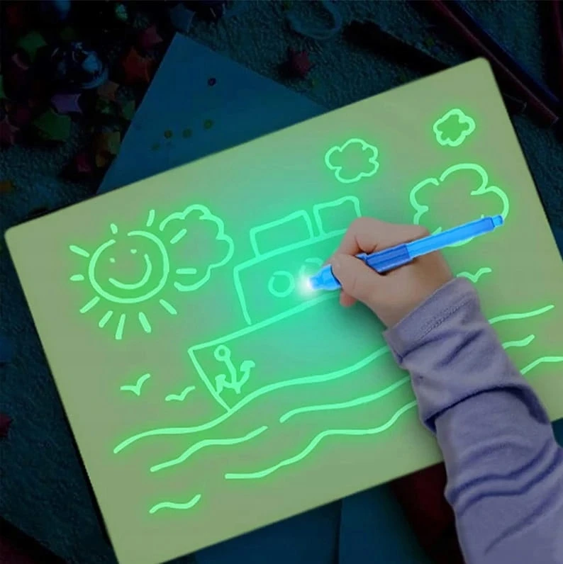 DK „Magic Board“ DAŽYMAS ŠVIESOS trafaretais A4 LED rašiklis