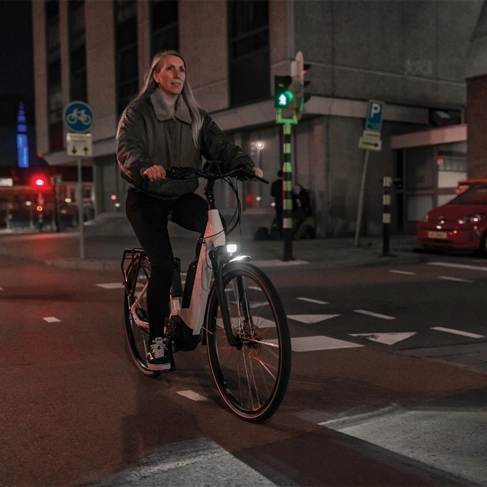 Dviračio priekinis LED apšvietimas - AXA - E-Bike NXT - 45 Lux - Tvirtinimas ant šakės ir vairo laikiklio