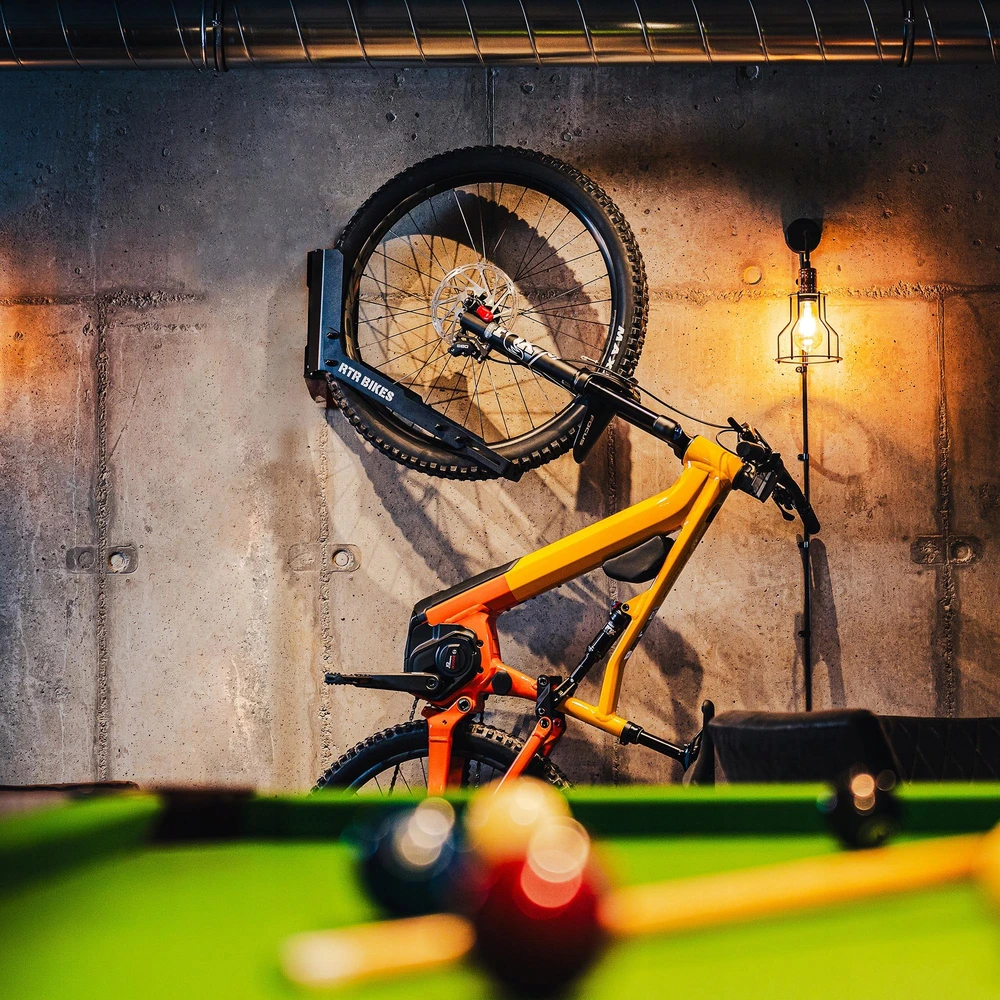 Dviračių stovas Pasukamas sieninis laikiklis RTR BIKES KRANKED TWIST