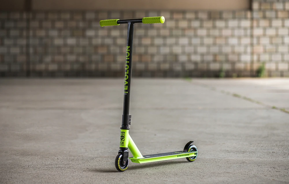 Dviratis paspirtukas Raven Rookie 100mm, juodas/žalias