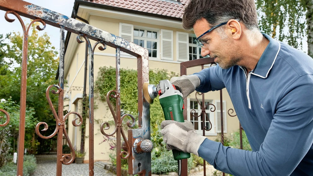 Bosch UniversalGrind 750-115 Kampinis šlifuoklis