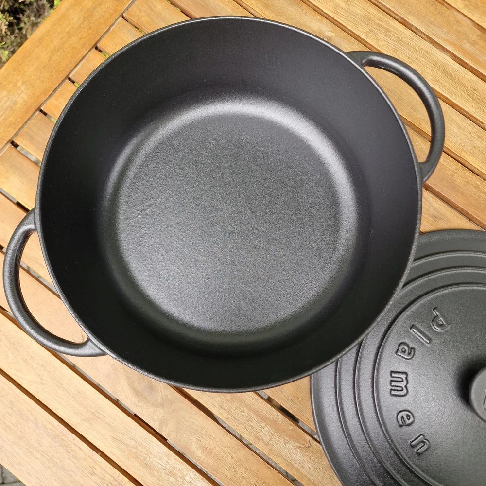 Emaliuotas ketaus puodas Plamen 5.7 l su dangčiu