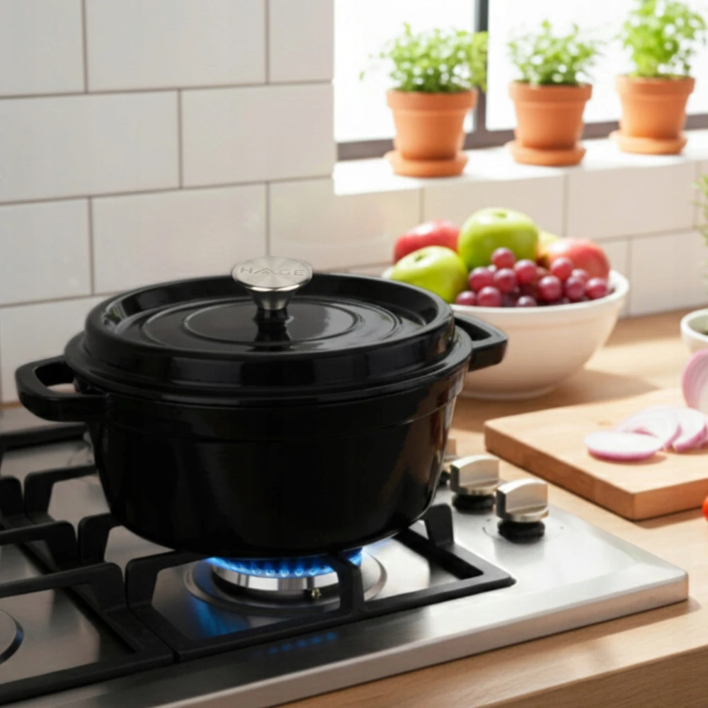 Emaliuotas ketaus puodas su dangčiu HAGE 4L 24 cm juoda indukcinė orkaitė