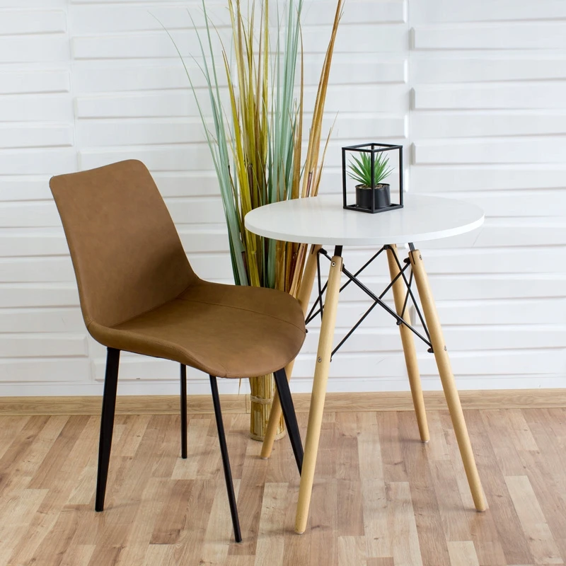 Fotelis Escal Elegantiškas rudas svetainės krėslas su metalinėmis kojomis