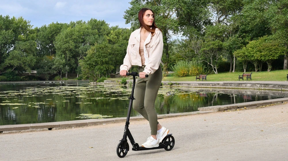 "Evo" sulankstomas dvivietis miesto motoroleris "Street Rider 200 Juodas" su koja 8+