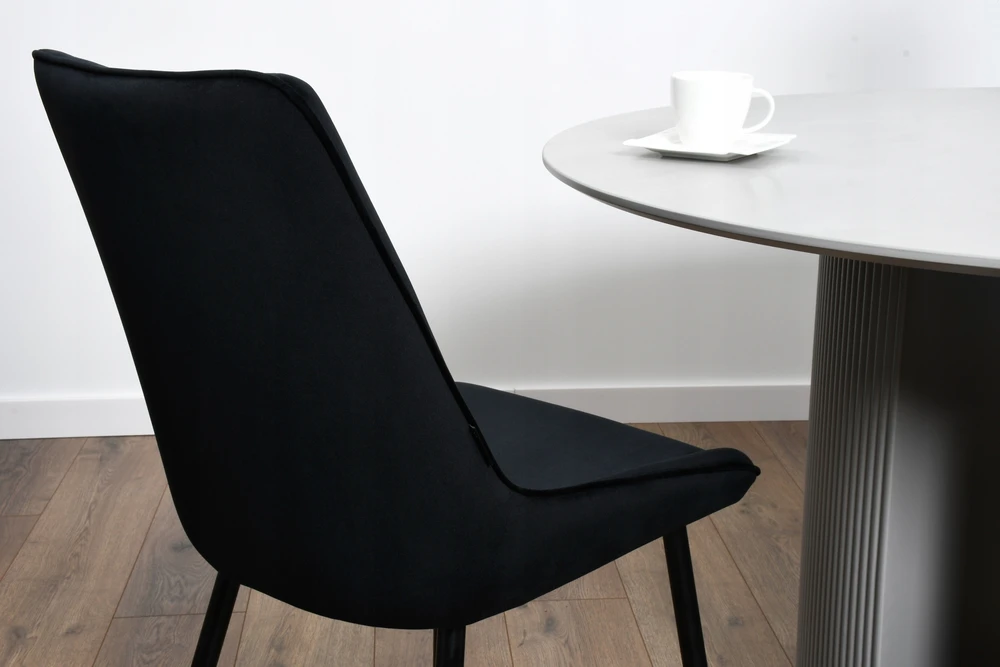 Exito Design Minkšta juodo aksomo kėdė svetainei, valgomajam ir virtuvei - LARS Q