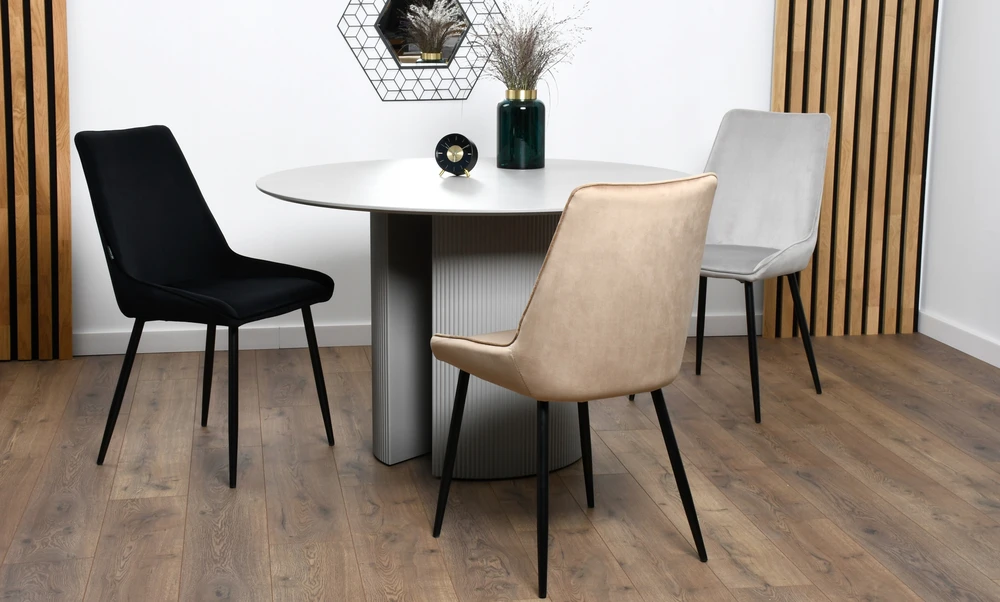 Exito Design Minkšta juodo aksomo kėdė svetainei, valgomajam ir virtuvei - LARS Q