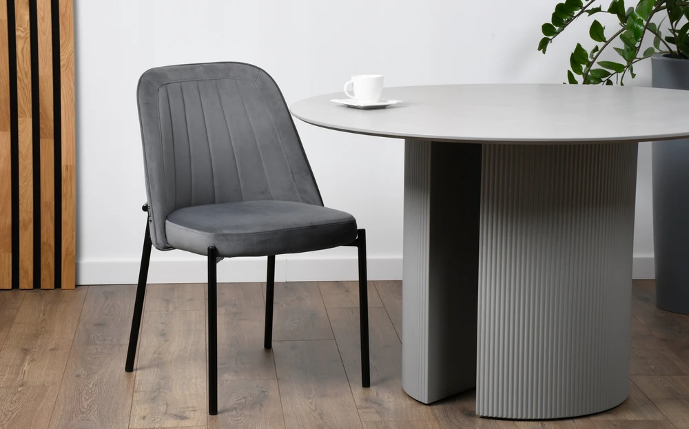 Exito Design Minkšta pilka aksominė kėdė svetainei, valgomajam ir virtuvei - EMO