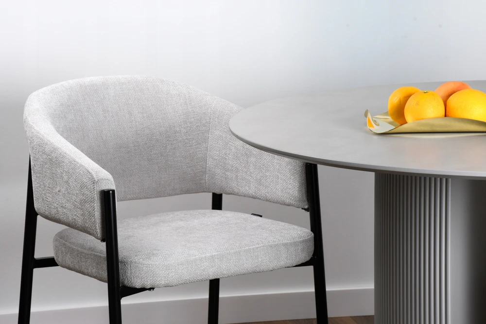 Exito Design Pilka minkšta kėdė svetainei, valgomajam ir virtuvei - moderni SARANO