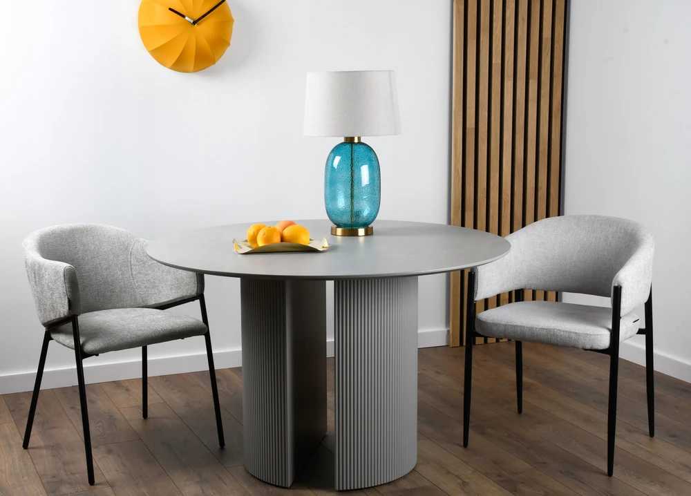 Exito Design Pilka minkšta kėdė svetainei, valgomajam ir virtuvei - moderni SARANO