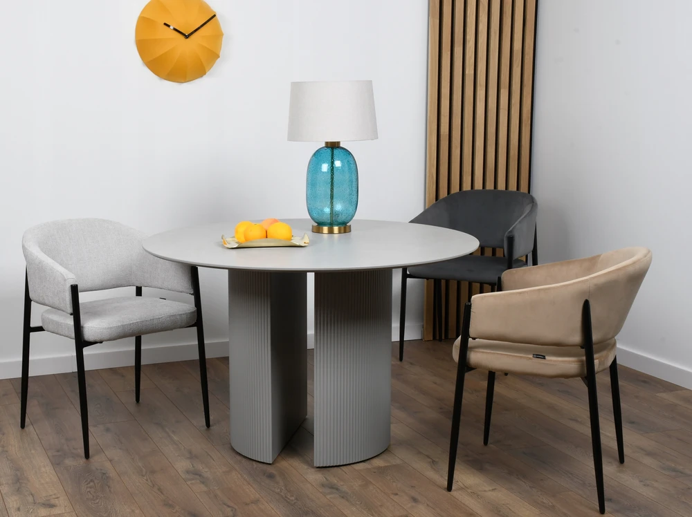 Exito Design Pilka minkšta kėdė svetainei, valgomajam ir virtuvei - moderni SARANO